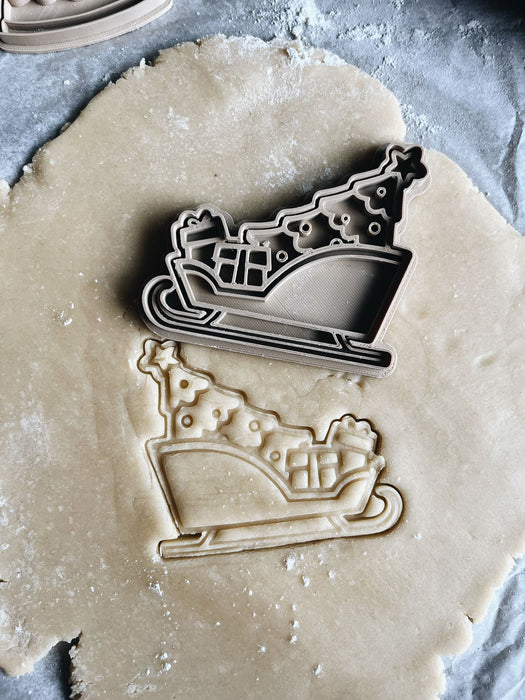 3d Selling Casa, arredamento e bricolage:Articoli per cucina e bar:Accessori per pasticceria:Altro accessori per pasticceria Slitta con albero e regali 8cm