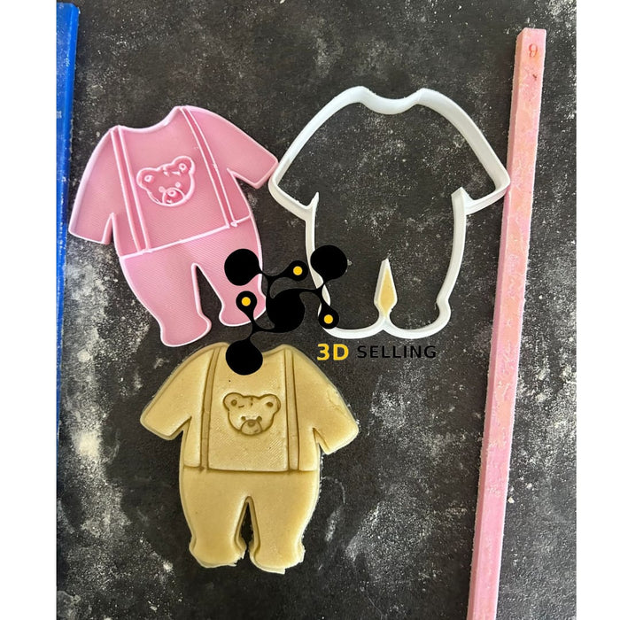 Selling3D Casa, arredamento e bricolage:Articoli per cucina e bar:Accessori per pasticceria:Altro accessori per pasticceria Tutina con orsetto
