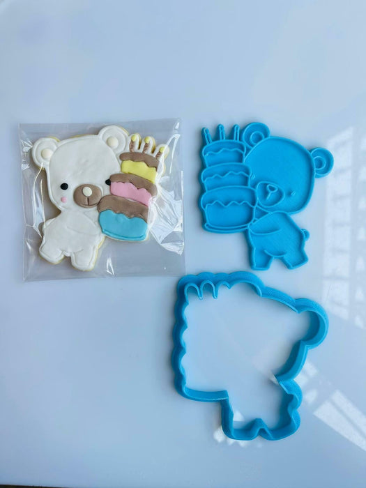 Selling3D Casa, arredamento e bricolage:Articoli per cucina e bar:Accessori per pasticceria:Decorazioni torte e topper:Cake topper Orsetto con torta di compleanno 8cm