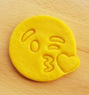 Emoji Formina Per Biscotti Faccina Bacio Cuore Innamorato Stampino Cookie Cutter - 3d Selling