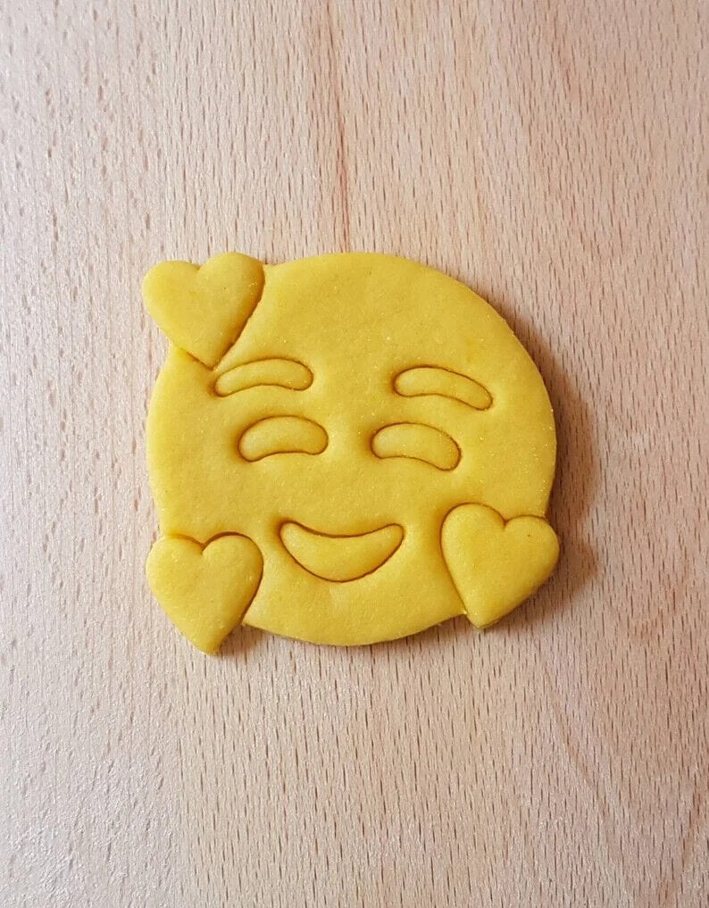 Emoji Formina Per Biscotti Faccina Bacio Cuore Innamorato Stampino Cookie Cutter - 3d Selling